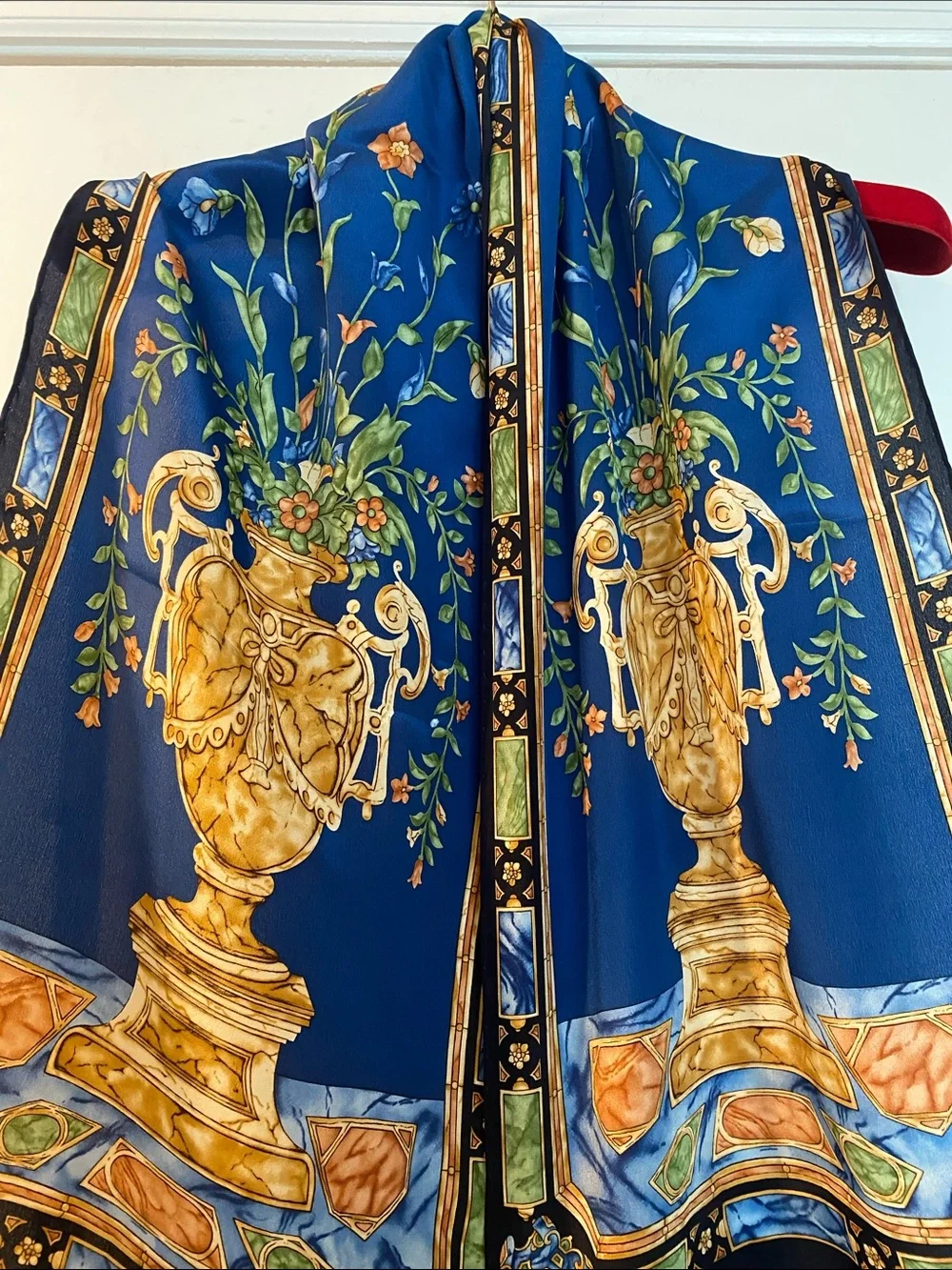 💯 Silk Hand Made Design Exclusively for The Art Institute Of Chicago Scarf NWOT